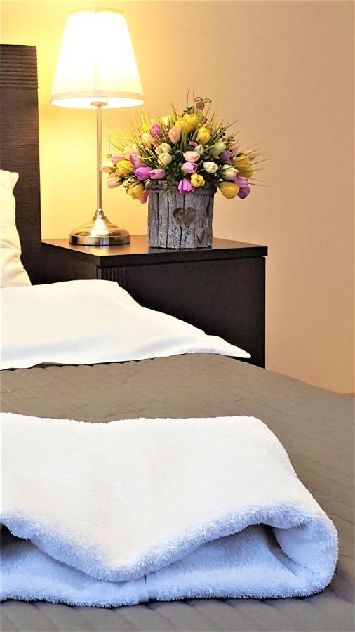 Scsk Zurawia Bed & Breakfast Varşovia Exterior foto