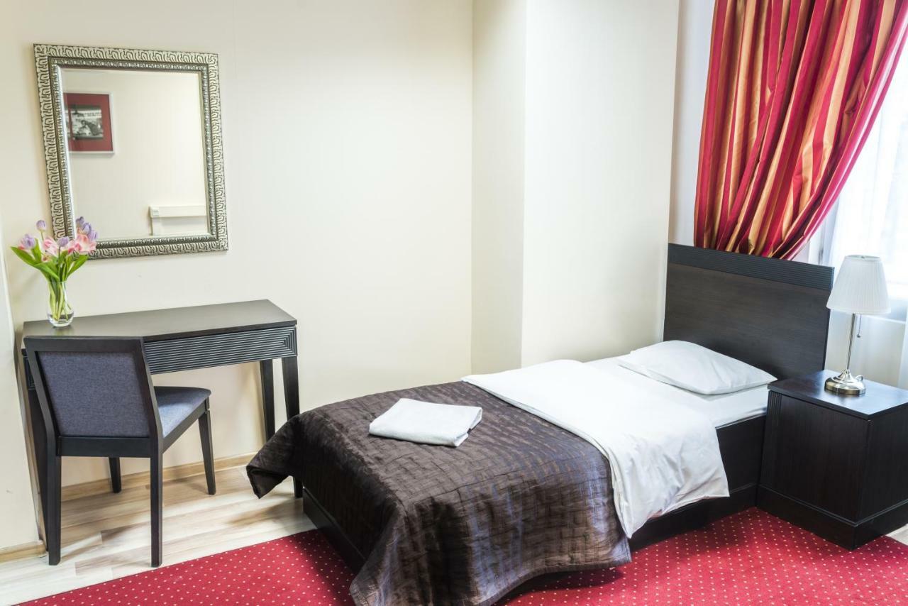 Scsk Zurawia Bed & Breakfast Varşovia Exterior foto
