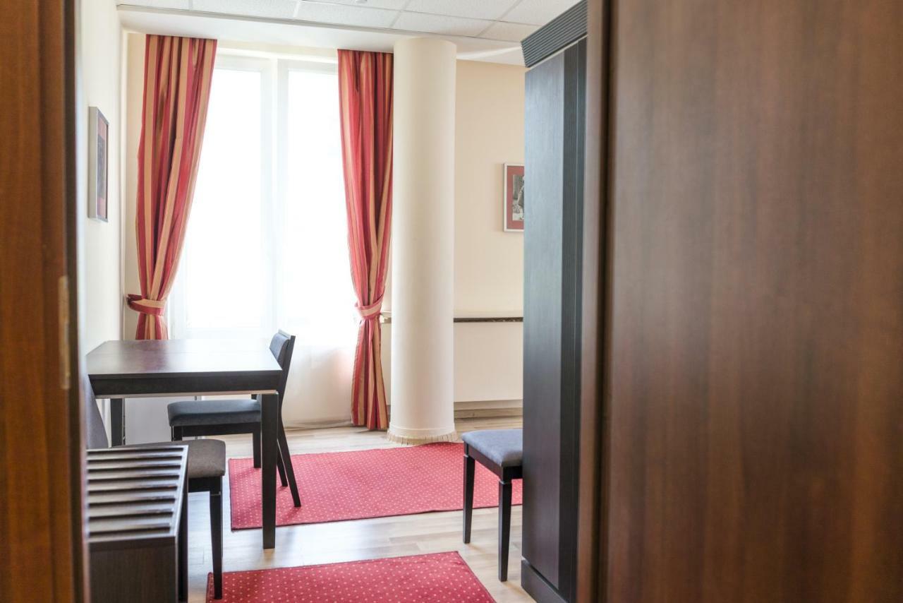 Scsk Zurawia Bed & Breakfast Varşovia Exterior foto